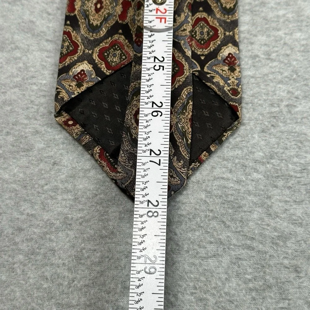 Walt Disney World Mickey Mouse Men's Tie 100% Silk Black Ivory Red Pattern